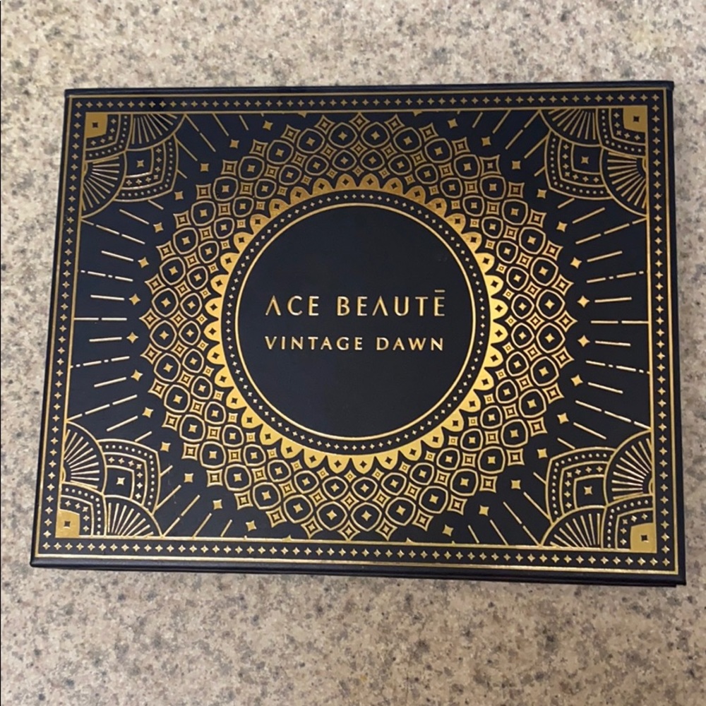 Eye shadow palette